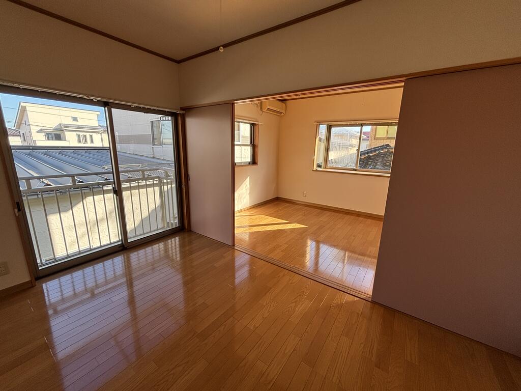 その他部屋・スペース　約６帖の洋室になります。