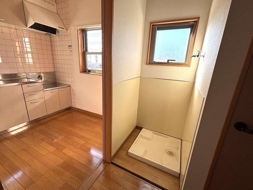 洗面設備　室内洗濯機置き場ございます☆