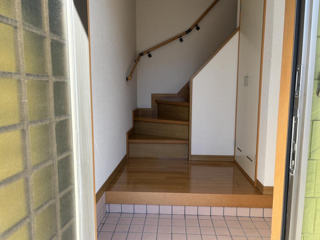 玄関　収納付きの玄関になります☆