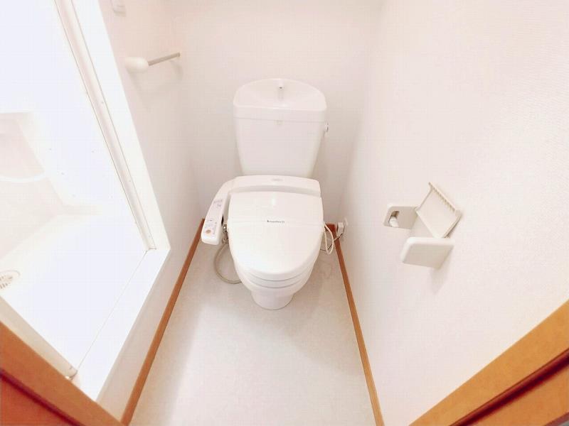 トイレ　温水洗浄便座付き