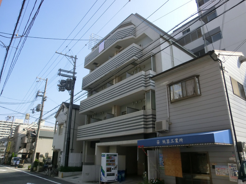 建物外観　三ノ宮駅まで徒歩１１分の場所にあります！