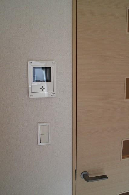 セキュリティ　来客の姿も確認できるモニター付きインターホンです！