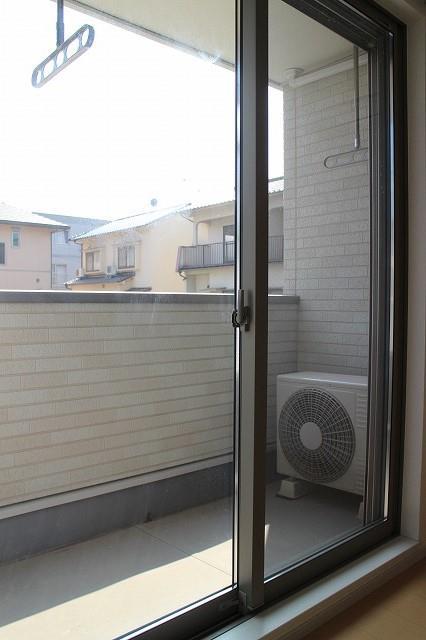 バルコニー　風通しも良好で気持ちよく洗濯物が乾きます！