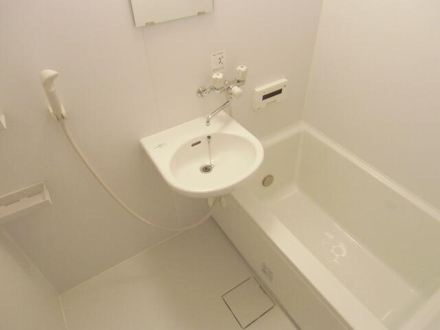 バス・シャワールーム　類似タイプ他室写真