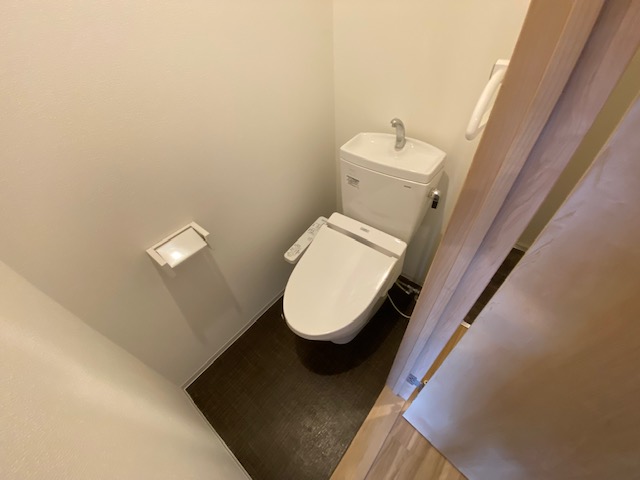 トイレ　※同施工会社のイメージ写真※