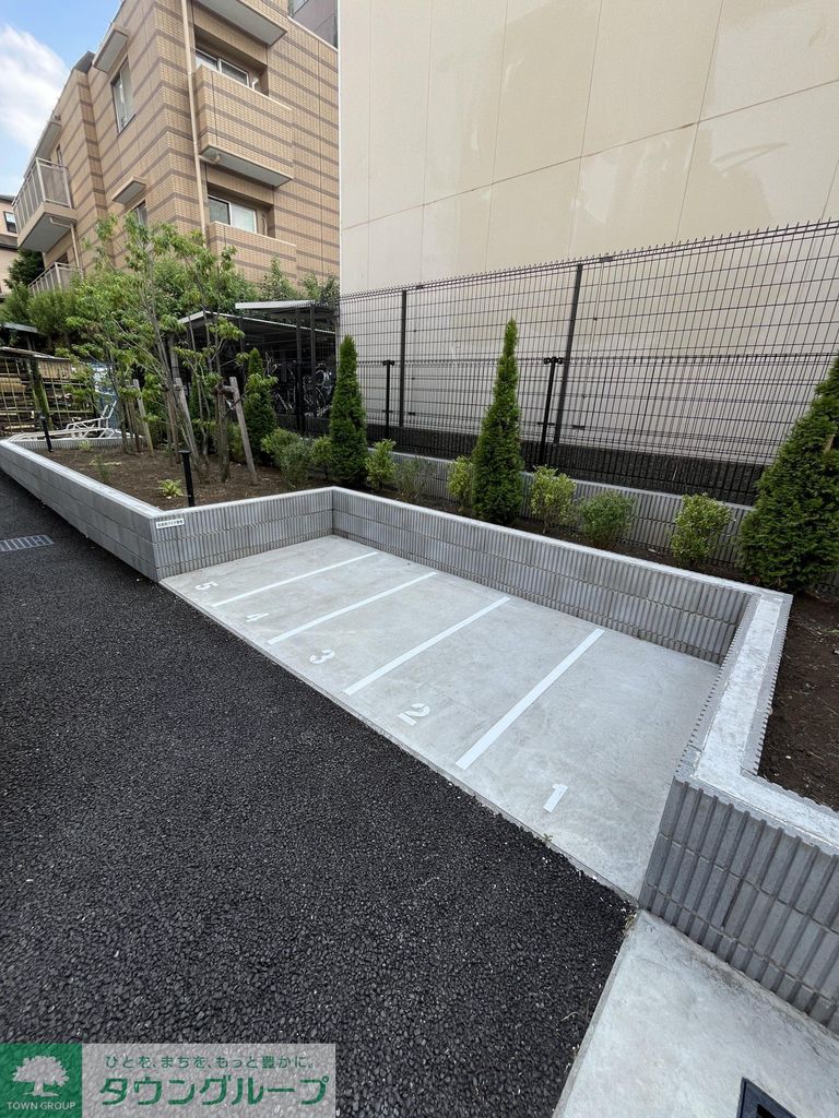 駐車場　庭