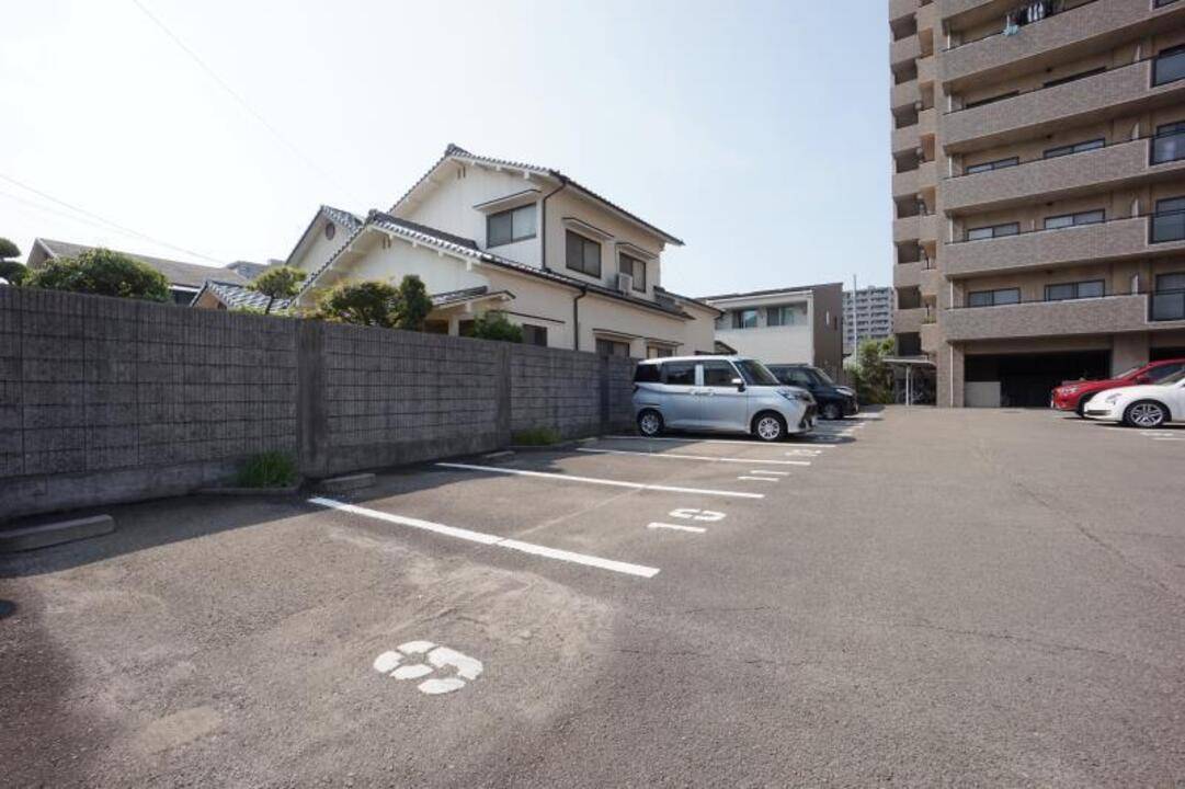 駐車場　駐車場
