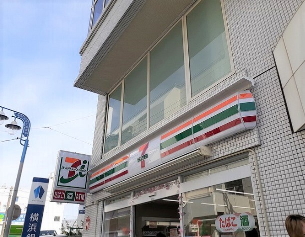コンビニ　セブンイレブン湘南台東口店（コンビニ）まで220m