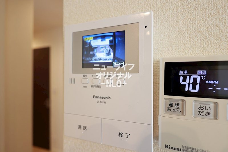 セキュリティ　来訪者を確認出来るモニター付きのインターホンで安心☆