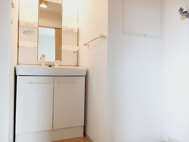 洗面設備　使いやすい洗面所です