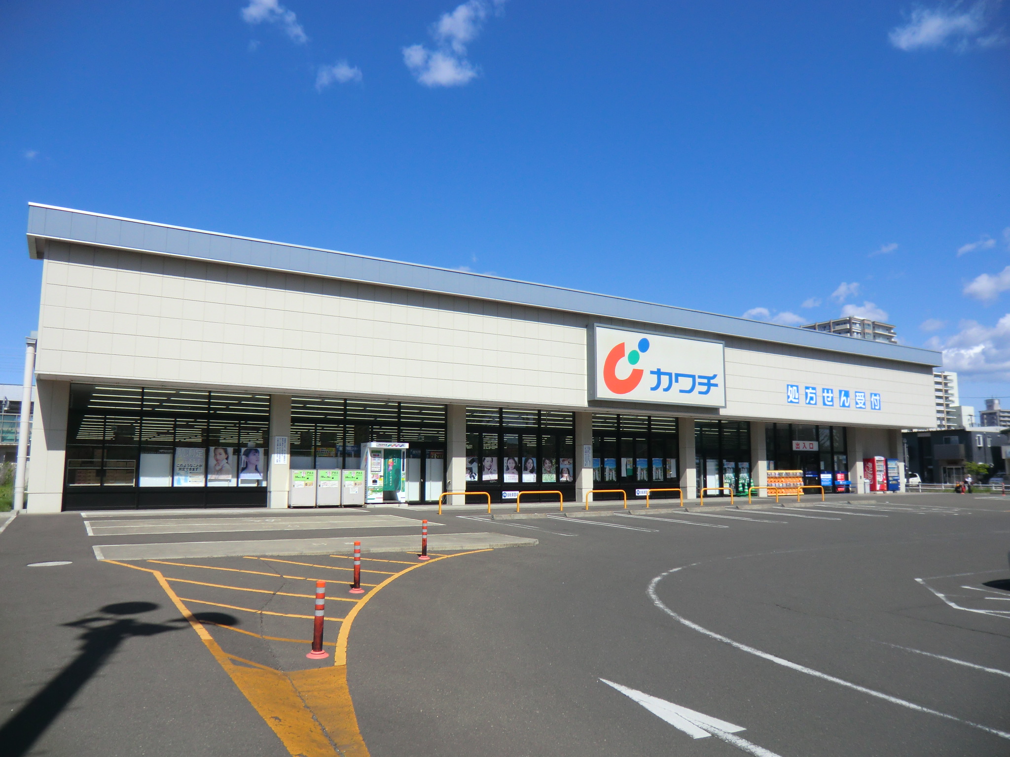 ドラックストア　カワチ薬品あすと長町店（ドラッグストア）まで850m