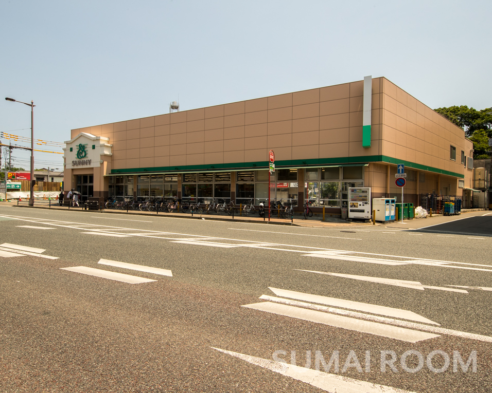 スーパー　サニー荒江店（24Ｈ営業）（スーパー）まで100m