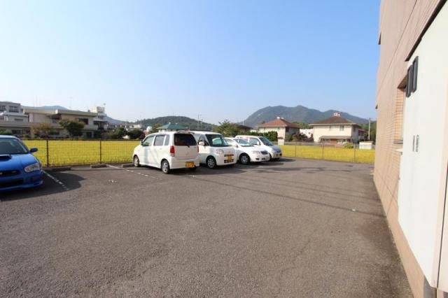 【高松市国分寺町福家のマンションの駐車場】