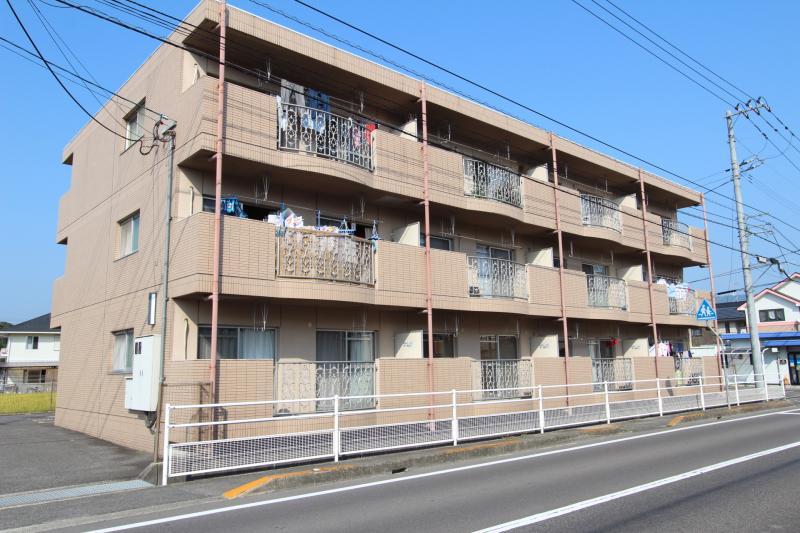 高松市国分寺町福家のマンションの建物外観