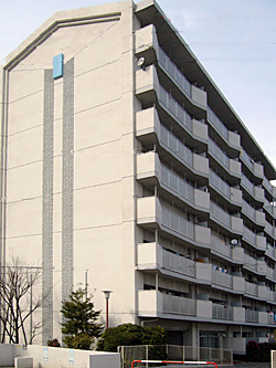 名古屋市中川区江松のマンションの建物外観