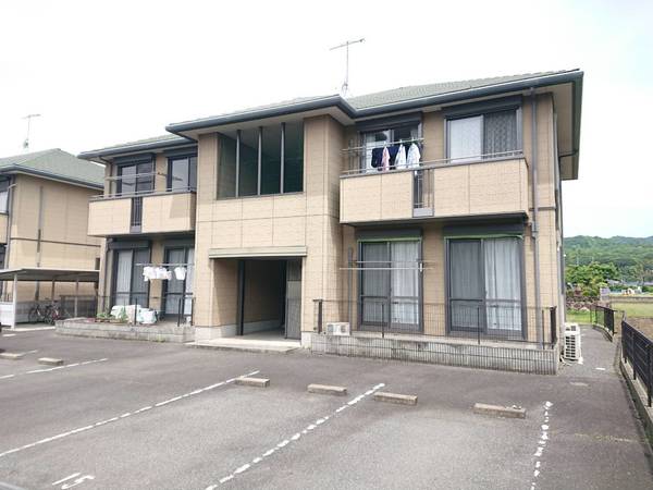 小田郡矢掛町東川面のアパートの建物外観