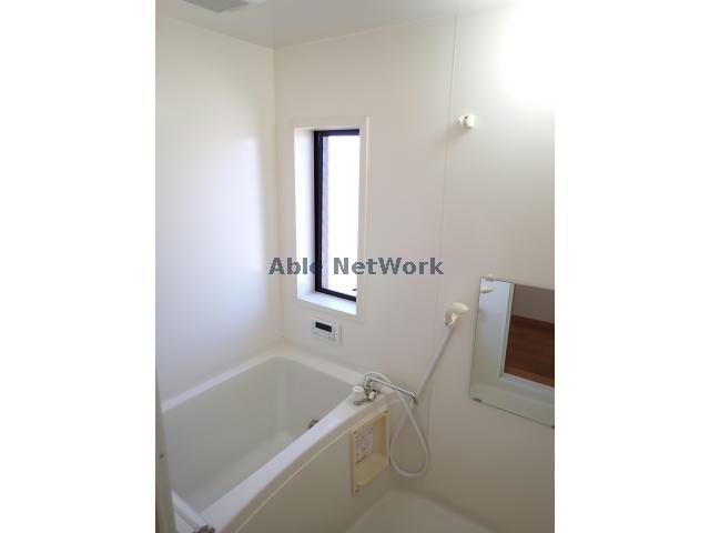 バス・シャワールーム　窓付き浴室