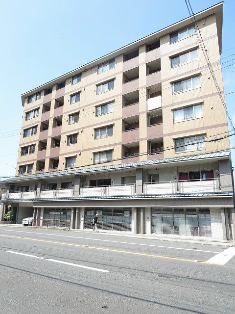京都市東山区梅林町のマンションの建物外観