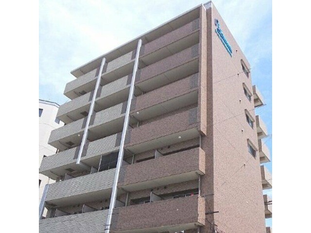 京都市南区東九条南山王町のマンションの建物外観