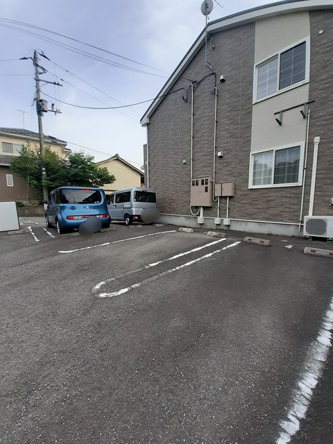 【マノワールの駐車場】