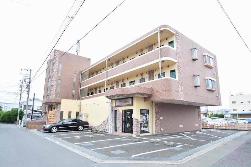 愛甲郡愛川町中津のマンションの建物外観