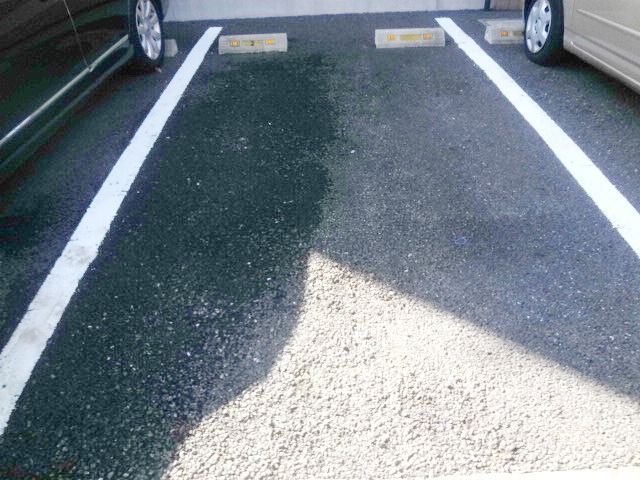 【立川市栄町のアパートの駐車場】