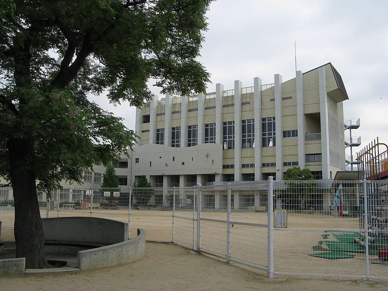 【神戸市須磨区衣掛町のアパートの小学校】