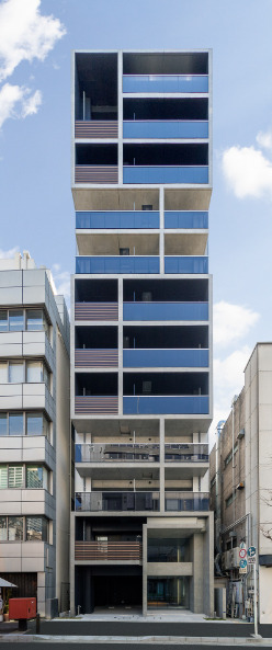 【中央区日本橋蛎殻町のマンションの建物外観】