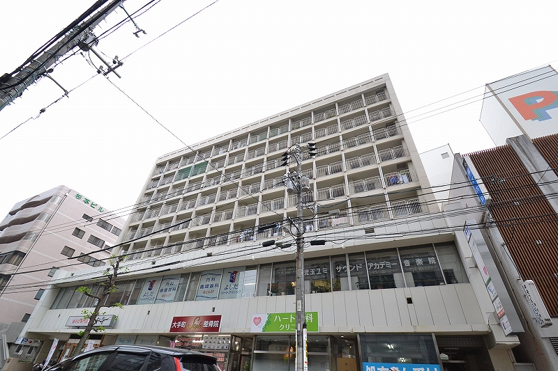 広島市中区大手町のマンションの建物外観