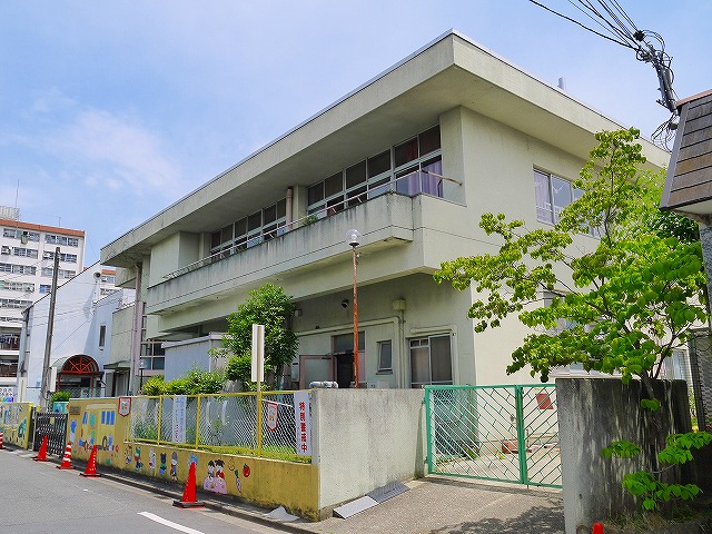 【奈良市三条町のマンションの幼稚園・保育園】