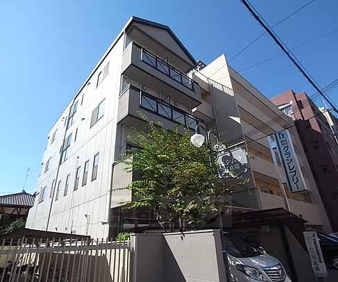 京都市西京区桂野里町のマンションの建物外観