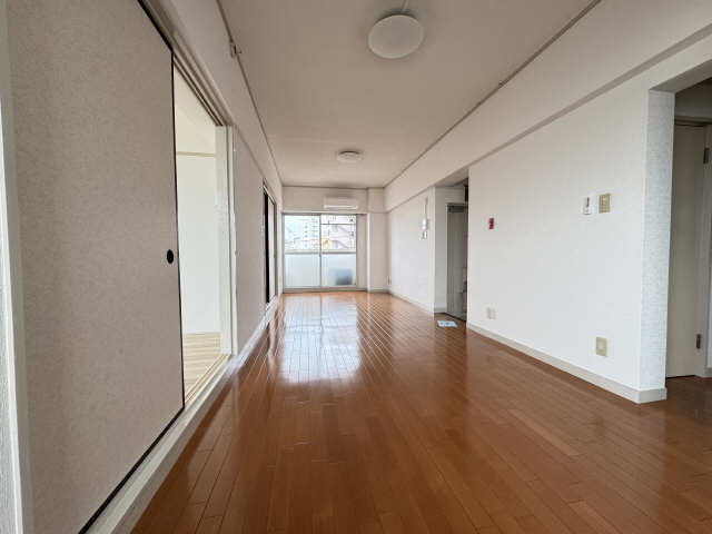 STPLAZA ARAHATAの居間写真
