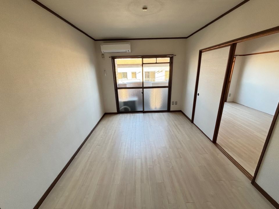 居室・リビング　６畳の洋室です