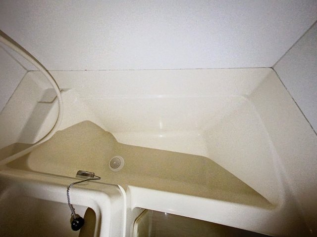 バス・シャワールーム　バスルーム。