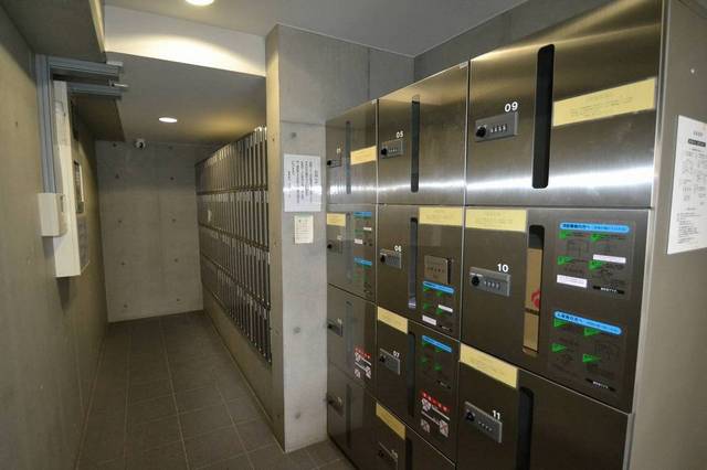 その他共有部分　宅配ＢＯＸもポスト脇にあります♪