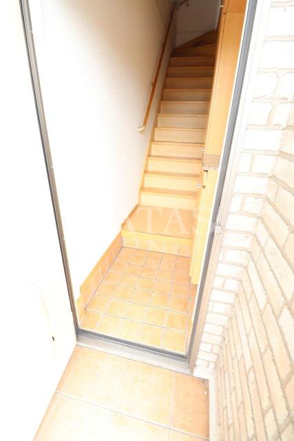 玄関　同物件別部屋です。