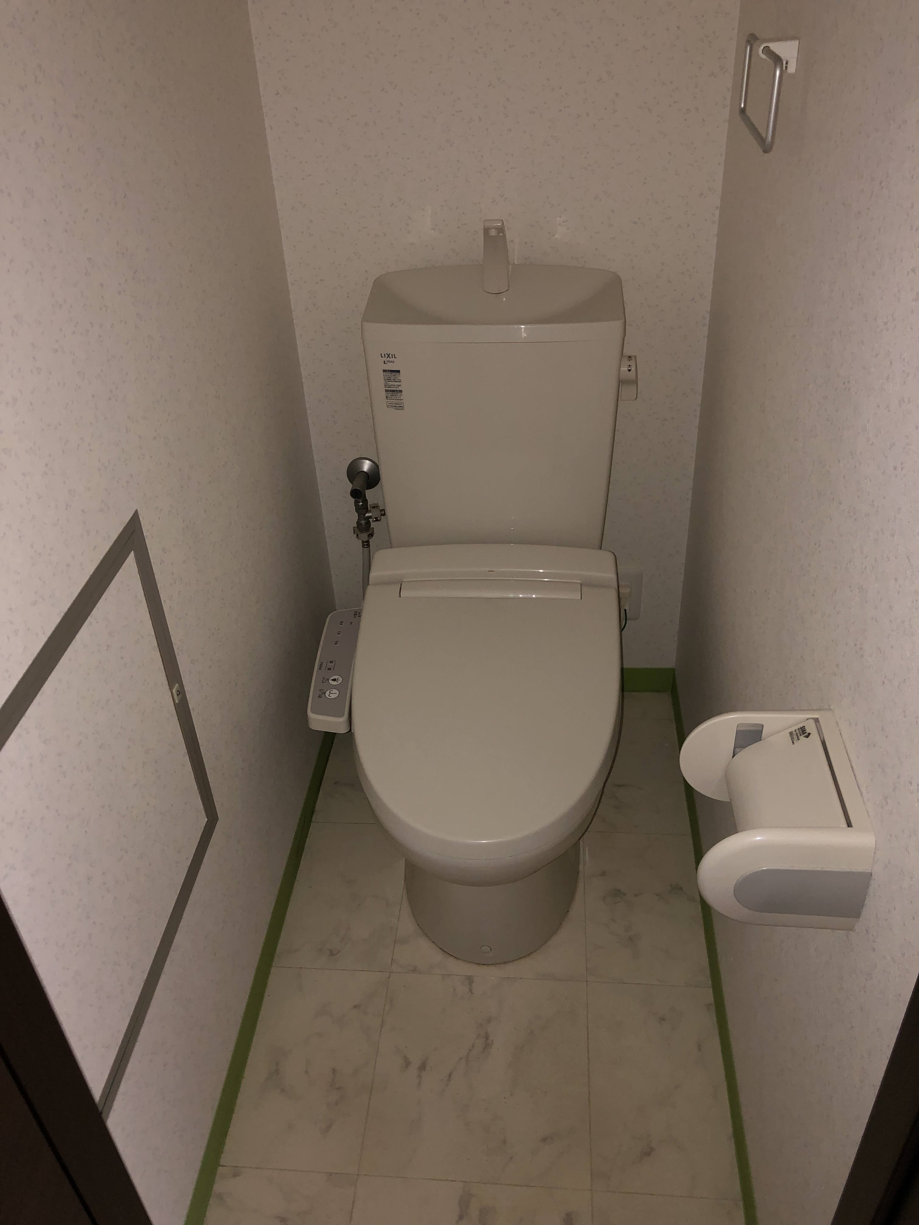 トイレ　温水洗浄暖房便座