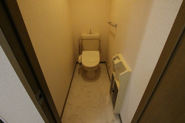 トイレ　温水洗浄暖房便座