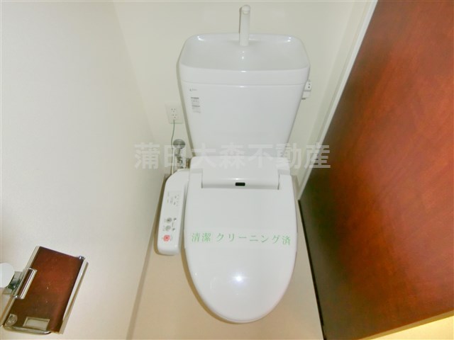 トイレ　温水洗浄便座付きのトイレ