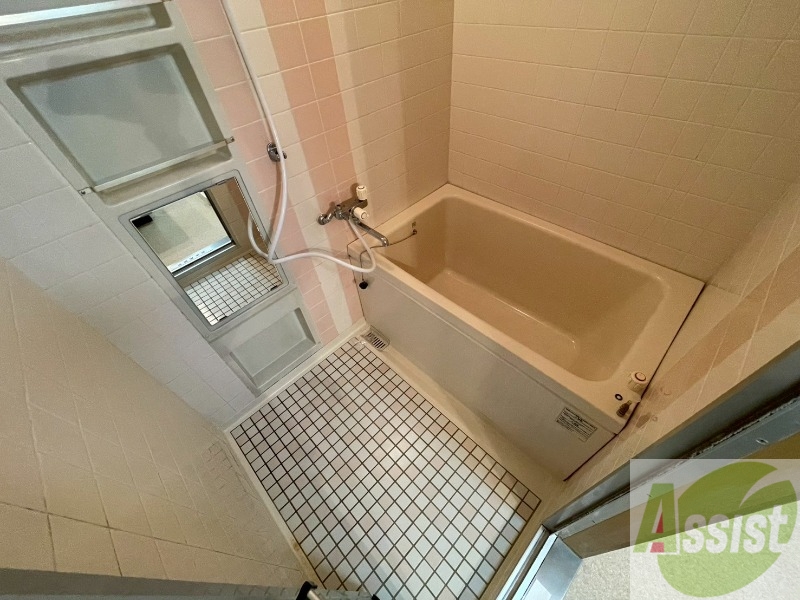 バス・シャワールーム　お風呂になります。一日の疲れを癒してくださいね。