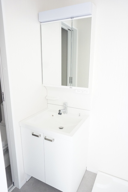 洗面設備　朝の身支度に欠かせない洗髪洗面化粧台です☆