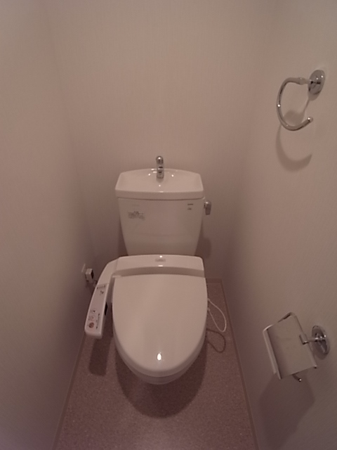 トイレ　温水洗浄便座