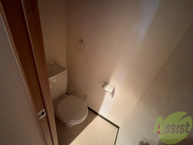 トイレ　こちらはトイレです。清潔感があり、安心して使用できます。