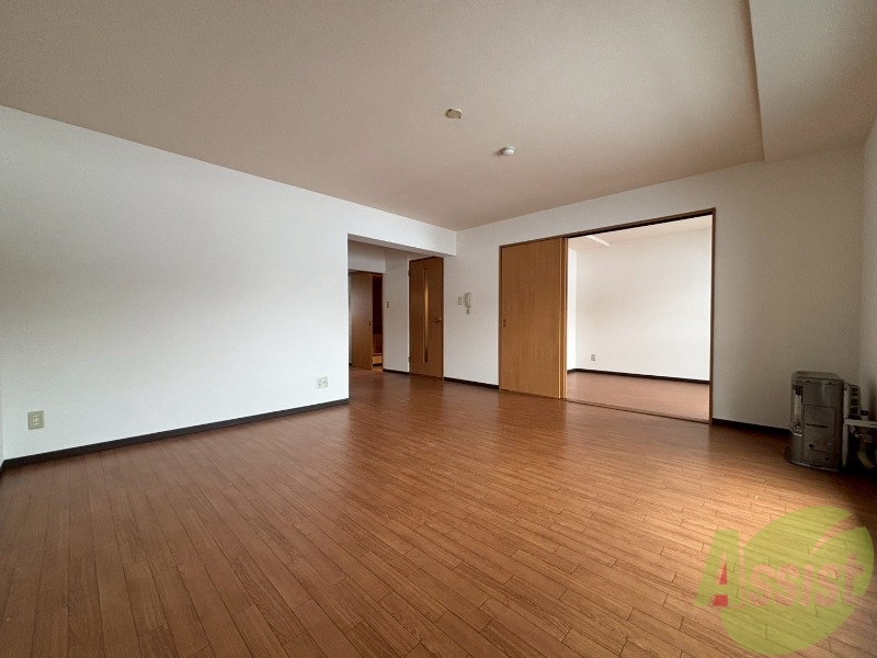 居室・リビング　広くてキレイなお部屋が広がっていて、充実した生活が送れそう。