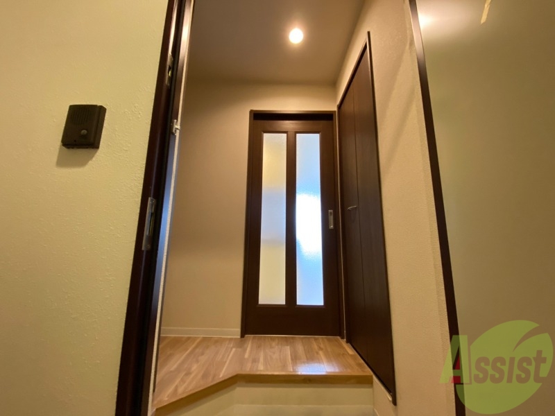 玄関　玄関の様子です。明るい印象ですね。気分もあがりそう。