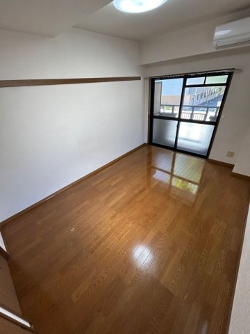 居室・リビング　こちらの居間で趣味の時間をお楽しみください