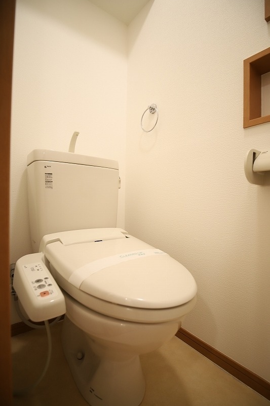 トイレ　温水洗浄便座完備。