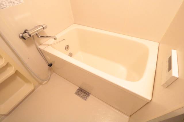 バス・シャワールーム　湯船につかれます♪
