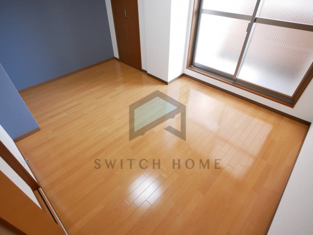 居室・リビング　アクセントクロスのお洒落な洋室です