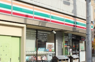 コンビニ　セブンイレブン荒川尾竹橋店（コンビニ）まで210m